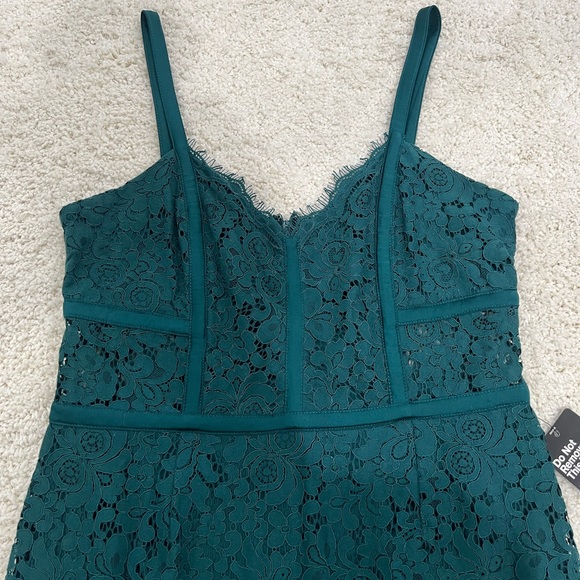 Express Green Piped Lace Dress in Sz 12 - Picture 6 of 9